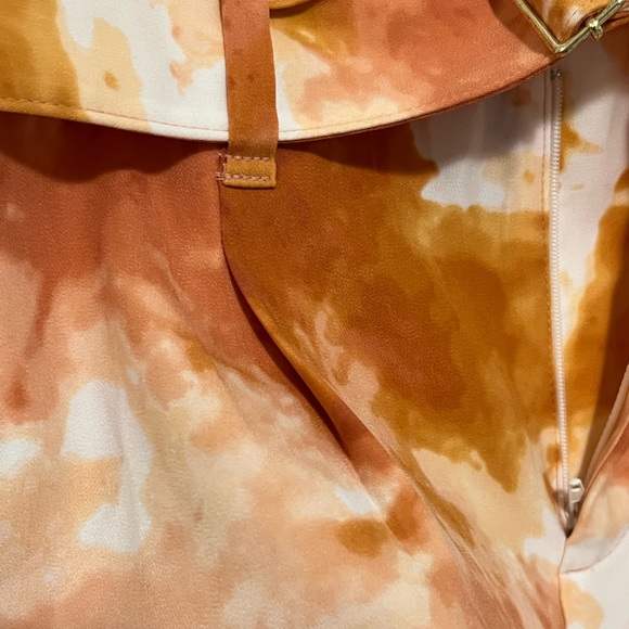 Ann Taylor Factory pleated, tie-dye, belted mid rise short. Size 0. - Picture 9 of 16